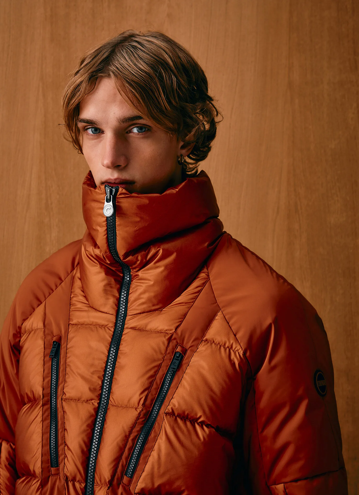 Down jacket with enveloping collar-