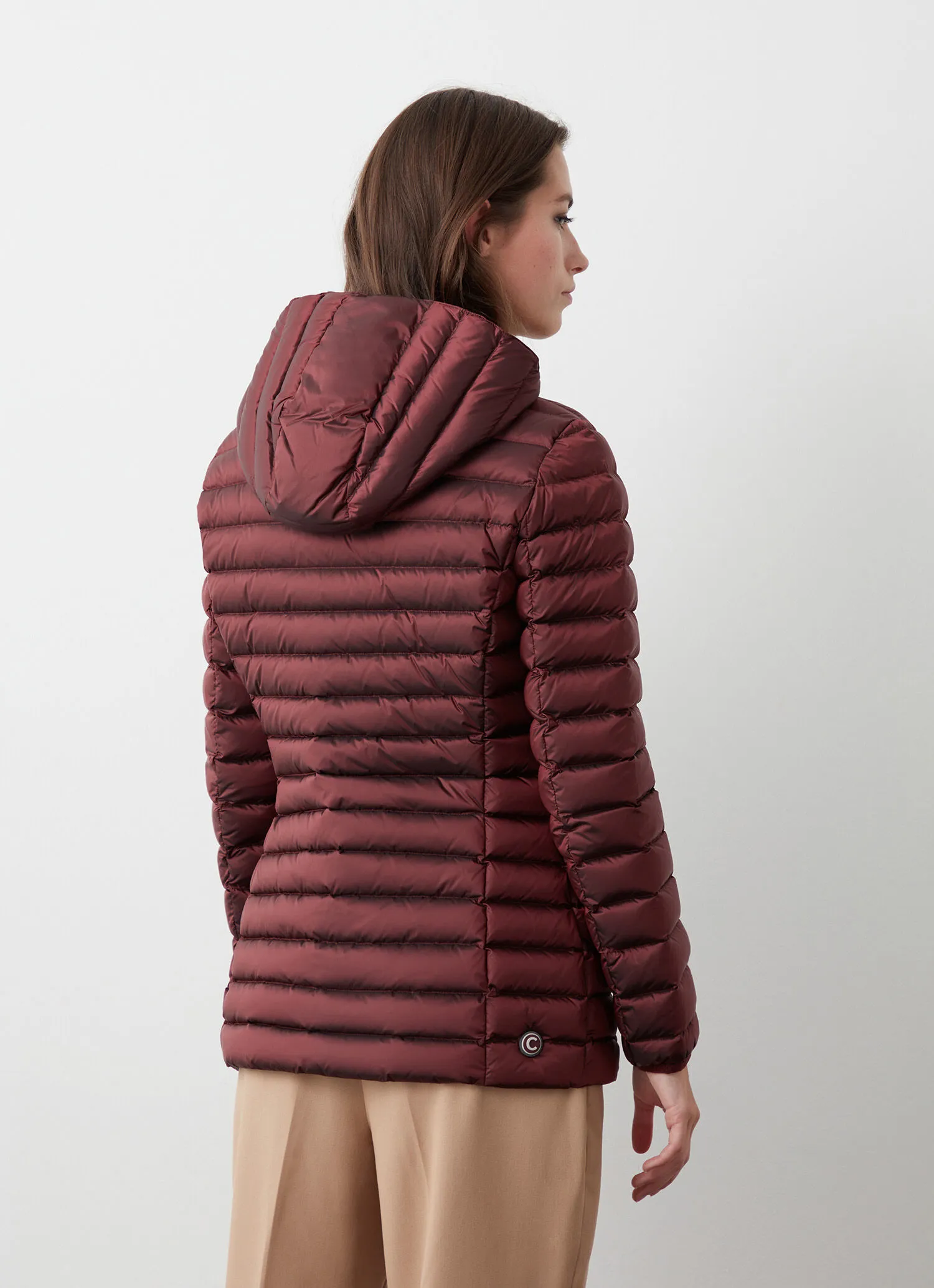 Fitted down jacket with hood-