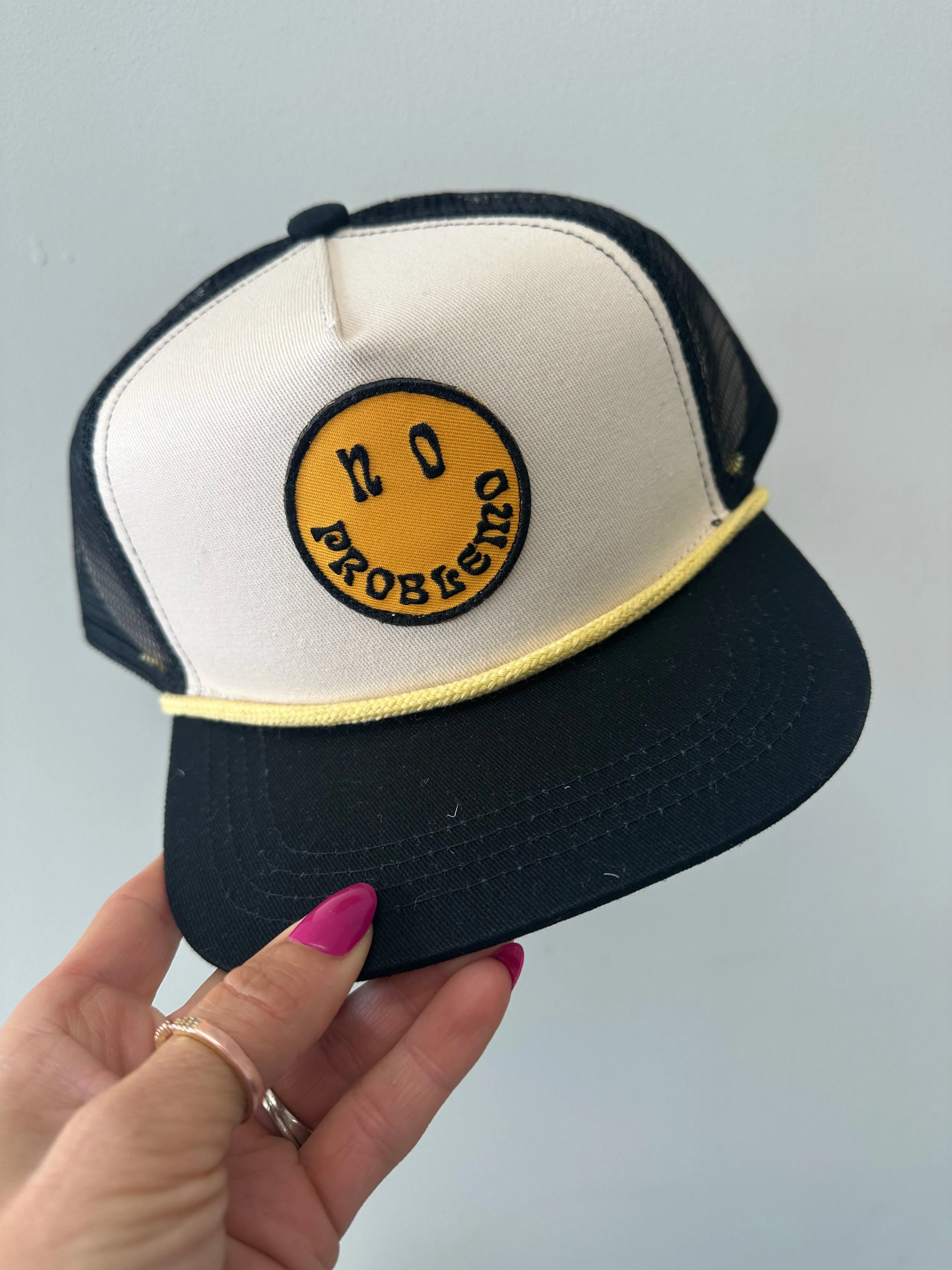 NO PROBLEMO TRUCKER  HAT | BLACK