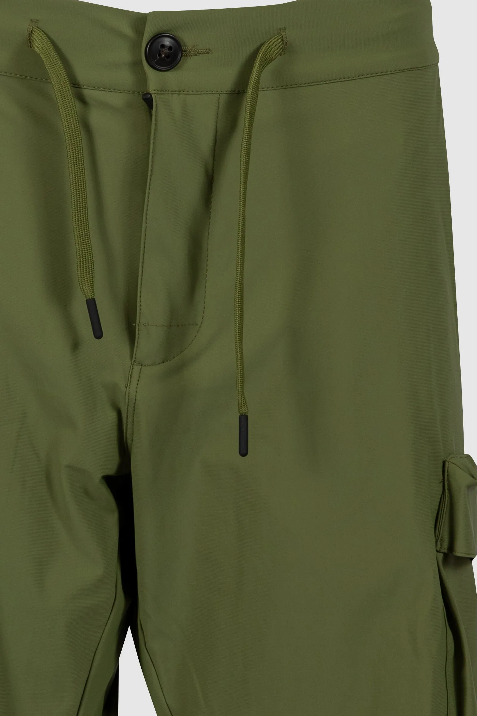 Pantaloncini cargo da uomo verde militare